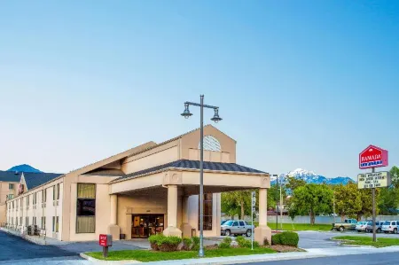 Comfort Inn & Suites Salt Lake City I-80 I-15 Downtown Отели рядом с достопримечательностью «Китайски ресторант "Китайски квартал"»