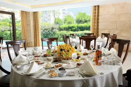 Reston Hotel Отели рядом с достопримечательностью «Lavender Ville Wedding Venue»