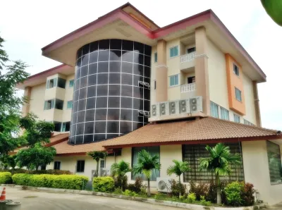 Butnamtong Hotel Hotels in Chomphu