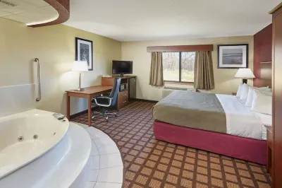 AmericInn by Wyndham Burlington Hotel a Mukwonago