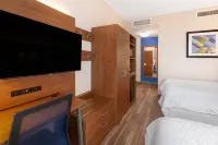 Holiday Inn Express NYC BROOKLYN - SUNSET PARK by IHG Hotels near Mirage Diner Restaurant