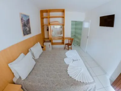Hotel Recanto Dos Pássaros Отели рядом с достопримечательностью «Praia de Pitangueiras»