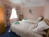 Withy Cottages Hotels in Langport