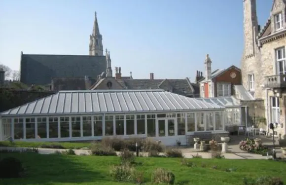 路易莎旅舍及波貝克別墅酒店