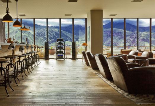 카즈베기 호텔 전경