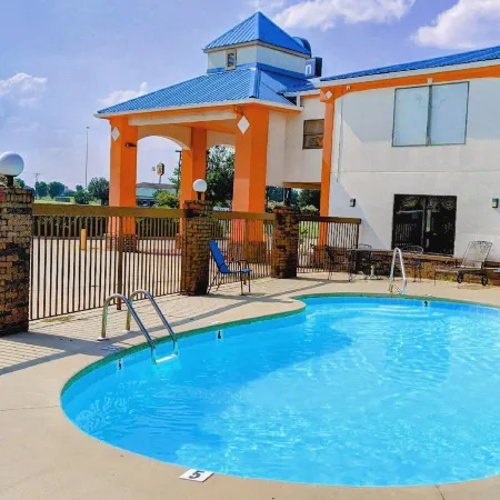 Quality Inn & Suites Decatur Priceville I-65
