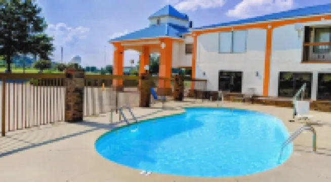 Quality Inn & Suites Decatur Priceville I-65