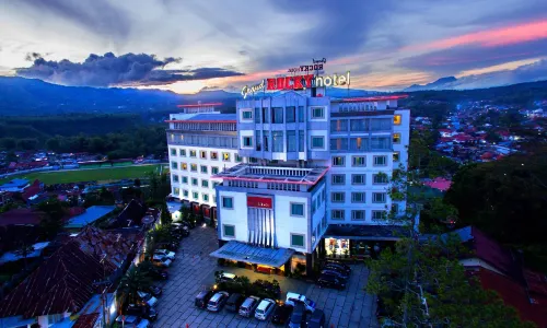 Grand Rocky Hotel Bukittinggi