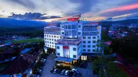 Grand Rocky Hotel Bukittinggi - Aamiainen