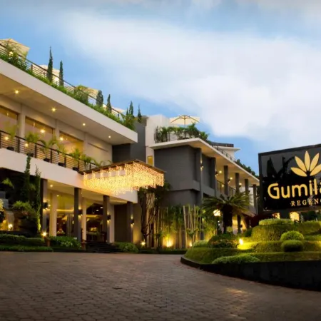 Gumilang Regency Hotel Отели рядом с достопримечательностью «Плавучий рынок»
