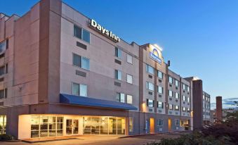 Days Inn by Wyndham Seatac Airport