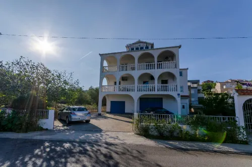 Apartments Tomislav - 3-Star