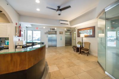 ロビーラウンジ リージェンシー オン ビーチウォーク ワイキキ by アウトリガーの写真