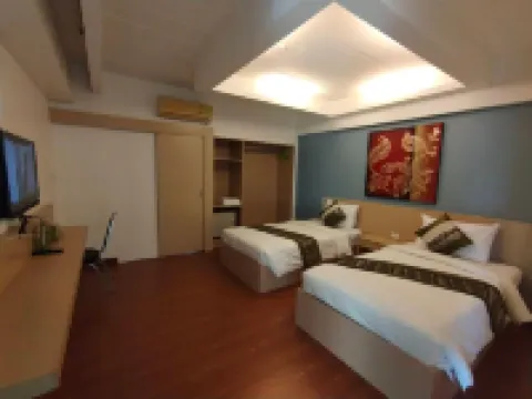 Aileen Hotel Hotel berhampiran Wat Tha Chalawat