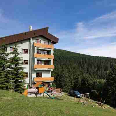 Cihlarka Mountain View Apartment Hotel Exterior