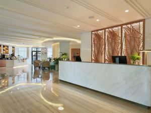 Arabian Park Dubai, an Edge by Rotana Hotel