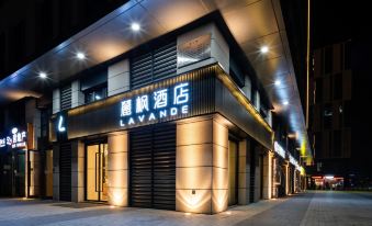 Lavande Hotel (Zhengzhou Economic and Technological Development Zone Central Square Subway Station)