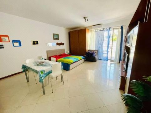 AIRPORT HOUSE MARIEl