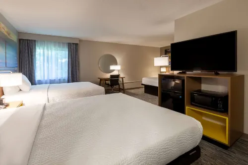 Days Inn by Wyndham Sturtevant / Racine / Mount Pleasant - parking