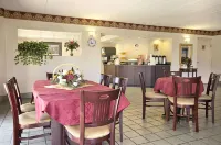 Super 8 by Wyndham Ruther Glen Kings Dominion Area - breakfast