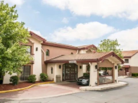 Econo Lodge Kalamazoo Near Wings Stadium Hotels in Kalamazoo