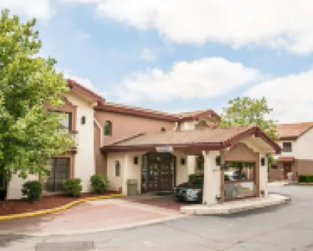 Econo Lodge Kalamazoo Near Wings Stadium