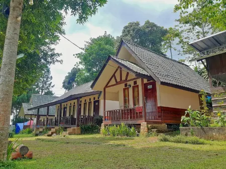 Lingkung Gunung Resort Bogor Отели в г. Caringin