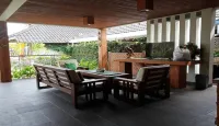 Lanosa Guest House فنادق في Central Tomohon