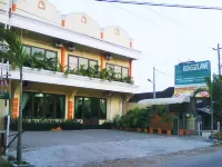 Hotel Ronggolawe Hotel dekat Nindy Nanda