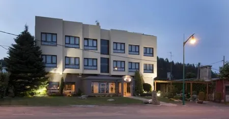 Pensión BOS Отели в г. Mino