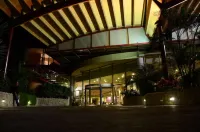 Gloria Palace Royal Hotel & Spa Hotels near Mary D's Bar