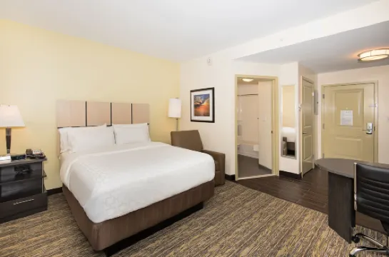 哈爾頓堡灘-哈爾伯特區Candlewood Suites - 停車場