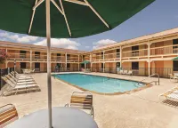 La Quinta Inn by Wyndham and Conference Center San Angelo - Swimmingpools