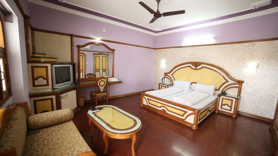 Hotel Naveen Deluxe
