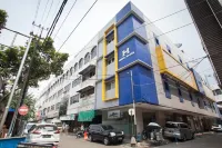 레드도어즈 니어 파사르 투리 스테이션 Bubutan 호텔