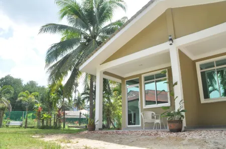 Sunset Bay Cottage Отели рядом с достопримечательностью «Таньюнг Ру»