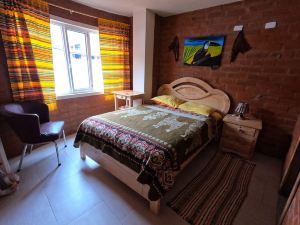 Hostal la Casa Amarilla City