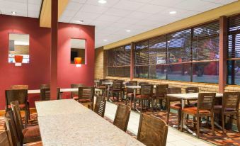 Days Inn by Wyndham Hamilton