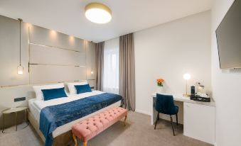 Flos Luxury Rooms