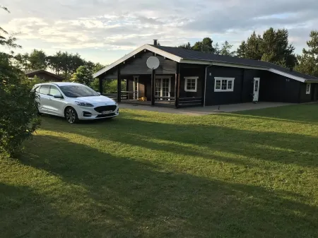 "Ulvi" - 300m to the Fjord