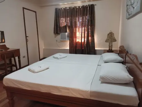 JS Pension House Hotels in Bais