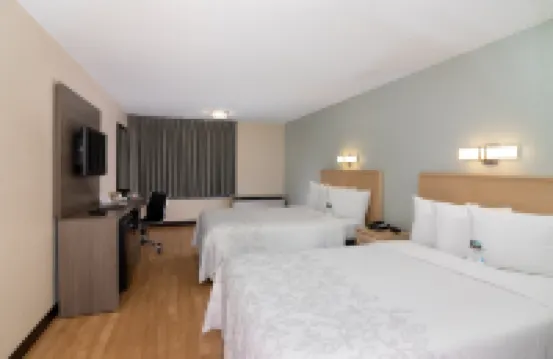 邁阿密機場紅屋頂PLUS+酒店