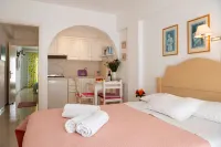 Leonardos Apartments Hotels in Naousa