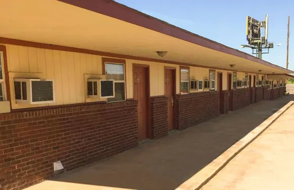 阿德莫爾經濟酒店