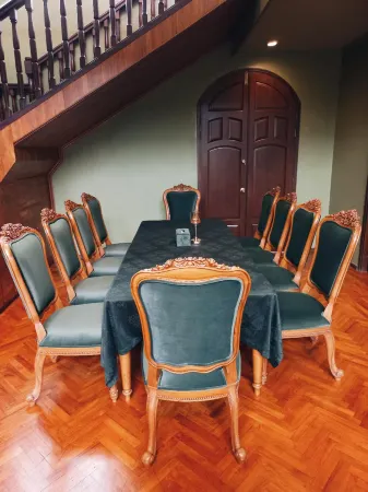 Golden Goose Villas Отели рядом с достопримечательностью «Роуз гарден»