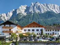 Romantik Alpenhotel Waxenstein Hotels in Grainau