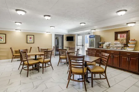 Quality Inn Near Martinsville Speedway Отели в г. Henry County