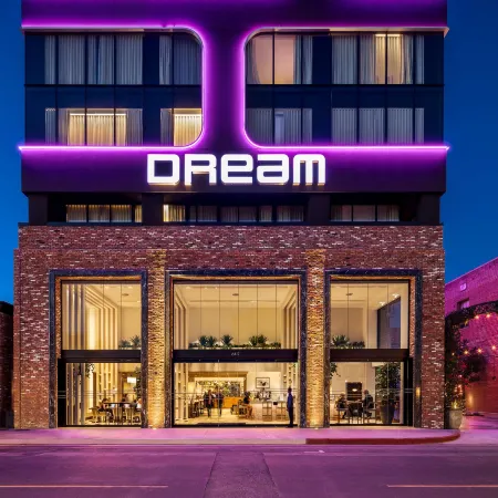 Dream Hollywood by Hyatt Отели рядом с достопримечательностью «Киностудия Paramount»