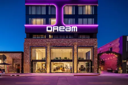 Dream Hollywood by Hyatt Отели рядом с достопримечательностью «Museum of Death»