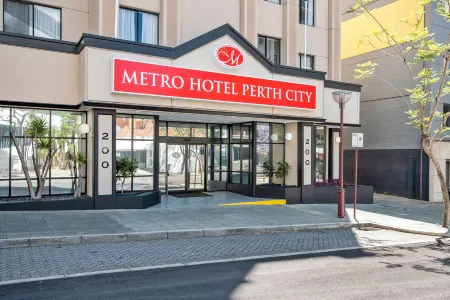 Metro Hotel Perth City Отели рядом с достопримечательностью «Кафедральный собор Сейнт Мэри»